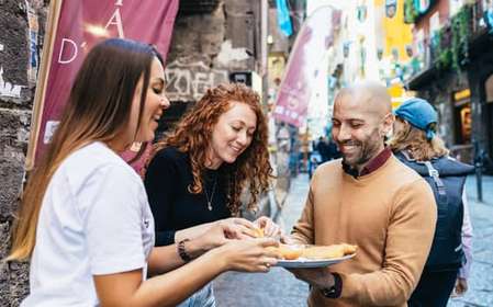 Neapel: Street Food Walking Tour mit ortskundigem Guide