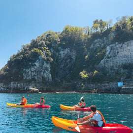 Sorrento: Kleingruppentour mit dem Kajak zu den Bagni Regina Giovanna