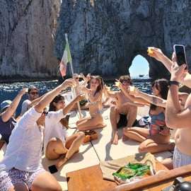 Capri Bootstour für kleine Gruppen: Faraglioni, Tiberius-Villen