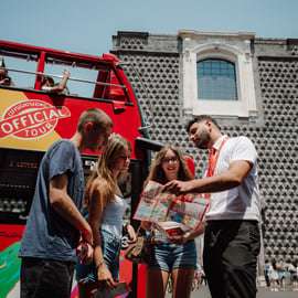 Hop-on-Hop-off-Bus Neapel: 24 Stunden, zwei Linien