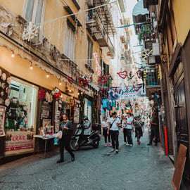 Neapel: Königspalast und Spanische Viertel Kleingruppentour