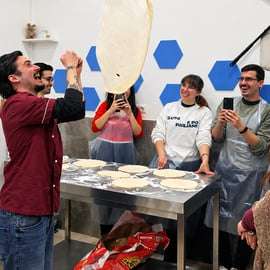 Pizzakurs in Neapel mit Tiramisu und Holzofen