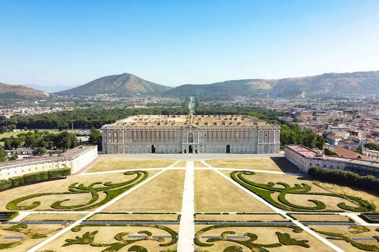 Caserta: Verborgene Juwelen des Königspalastes Kleingruppentour