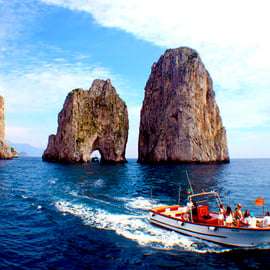 Capri: Bootstour zur Insel mit Halt an der Blauen Grotte