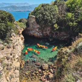 Sorrento: Kleingruppentour mit dem Kajak zu den Bagni Regina Giovanna