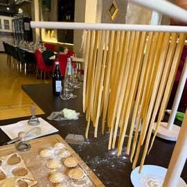 Neapolitanische Geheimnisse: Pasta- & Tiramisu-Kurs für Feinschmecker