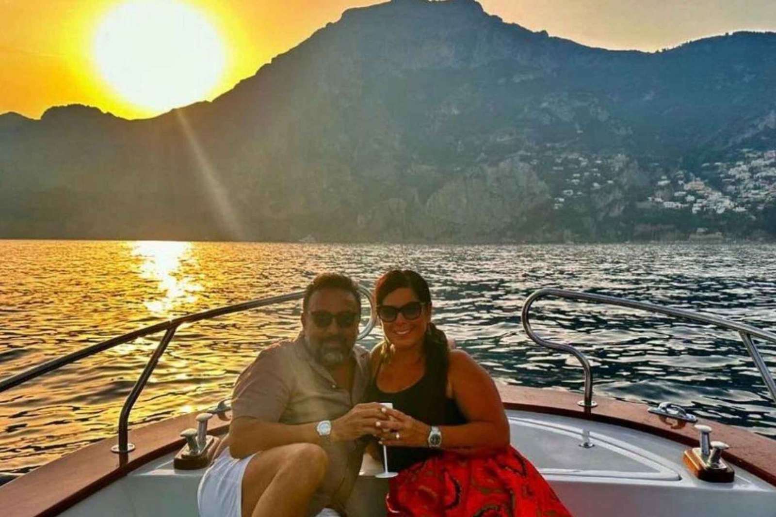 Amalfi: Amalfiküste und Positano Sonnenuntergangs-Kreuzfahrt mit Getränken