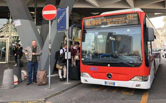 Neapel Flughafen: Bustransfer zum/vom Bahnhof Neapel Maritim