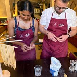 Neapolitanische Geheimnisse: Pasta- & Tiramisu-Kurs für Feinschmecker