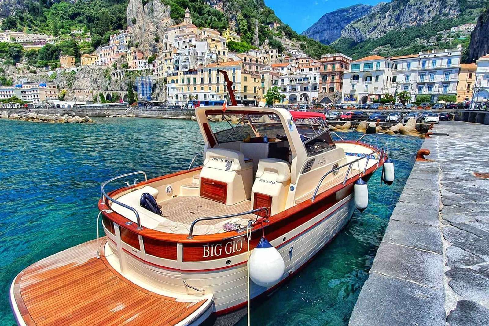 Bootstour von Sorrent nach Positano und Amalfi mit Transfer