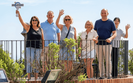 Von Neapel aus: Geführte Tour durch Capri mit Tickets für die Fähre und Minibus
