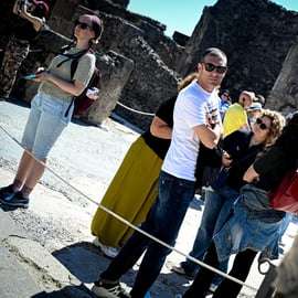 Pompeji Führung mit Archäologen in der Gruppe