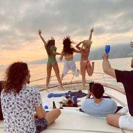 Sonnenuntergangsfahrt ab Positano im Gozzo mit Aperitivo
