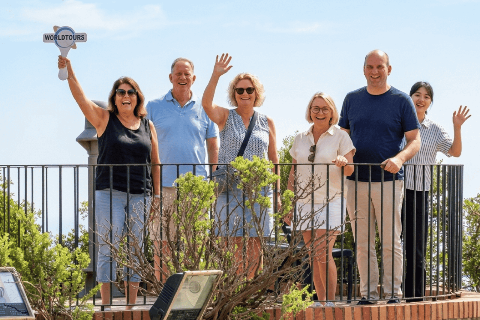 Von Neapel aus: Geführte Tour durch Capri mit Tickets für die Fähre und Minibus